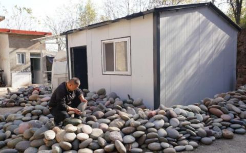 农村小伙用石头做工艺品加工项目年赚20多万